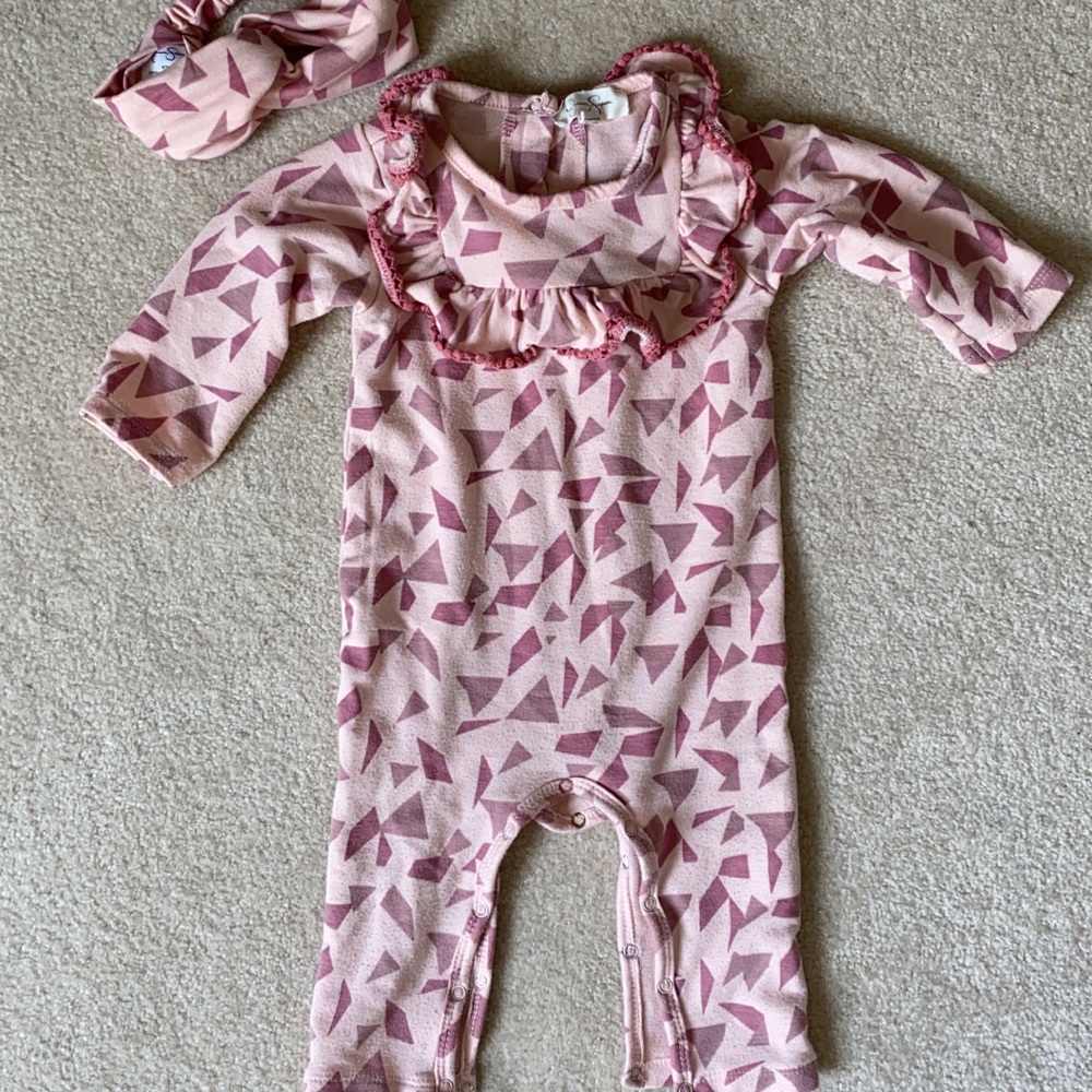 Jessica Simpson outfit with headband